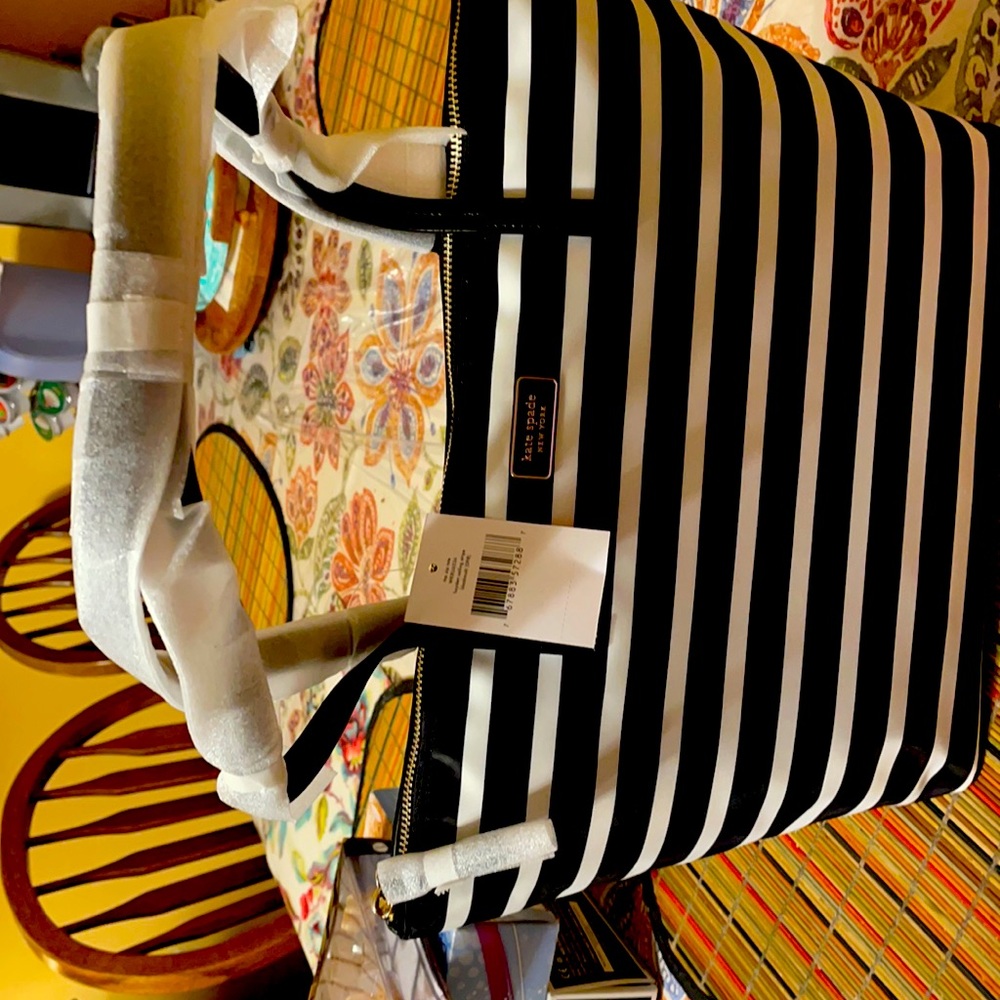 Zipper black and white stripe tote